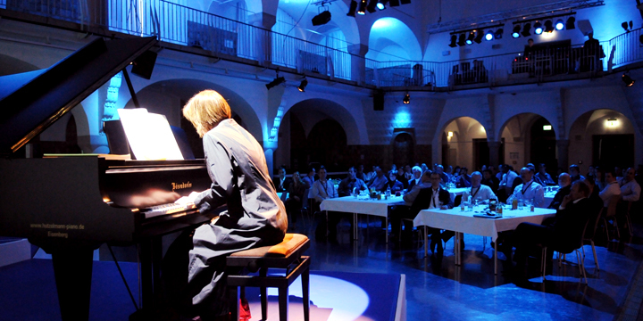 Konzert in der Badehalle des Volksbades Jena  ©JenaKultur, P. Poser