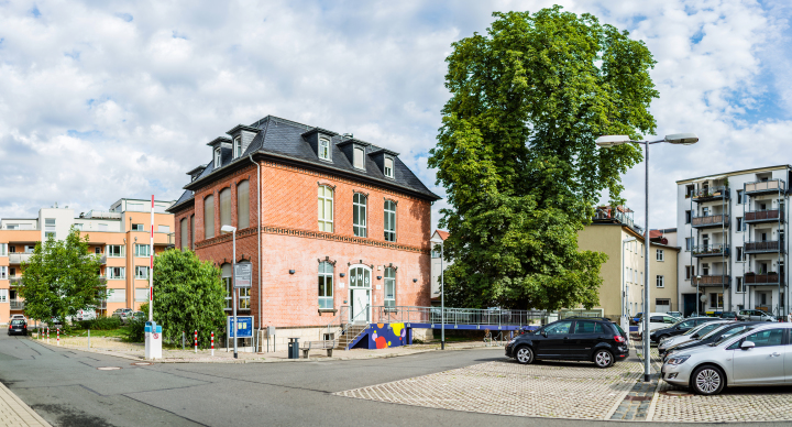 Parkplatz mit Autos